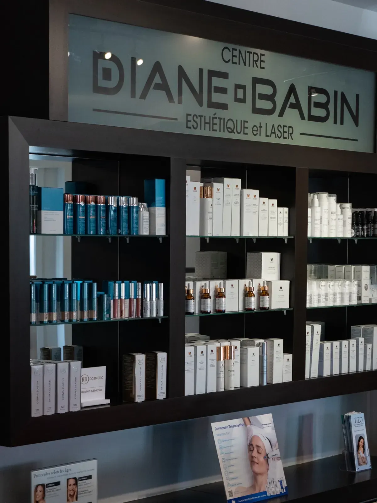 Présentoir actuel des produits de soins professionnels du Centre Diane Babin à Trois-Rivières
